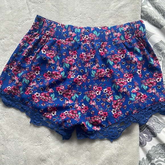Floral shorts - Picture 2 of 2
